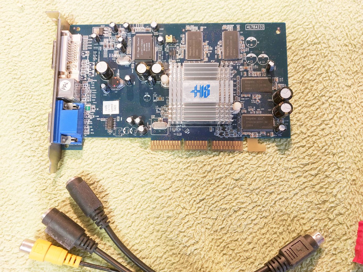 Eladó HIS Excalibur ATI Radeon 9200 VIVO 128MB 128Bit VGA VIVO DVI-I  AGP videókártya