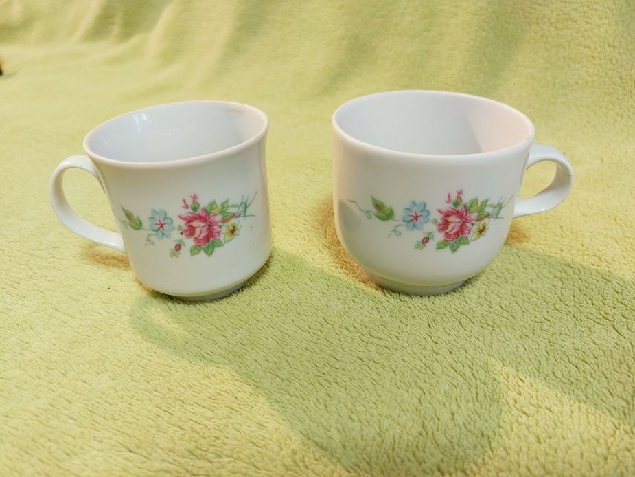 Eladó 2 darab Alföldi porcelán festett kávéscsésze