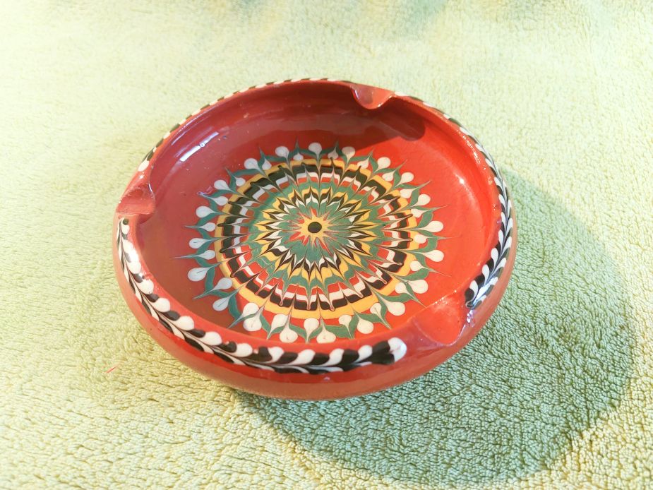 Eladó bolgár trojani kerámia hamutartó