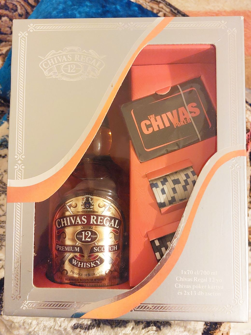 12 éves Chivas Regal whisky és póker készlet díszdobozban – 14 000 Ft