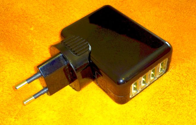 Eladó 4 portos USB töltő