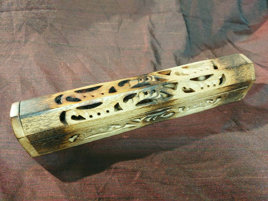 Eladó indiai jellegű faragott fa füstölőtartó doboz