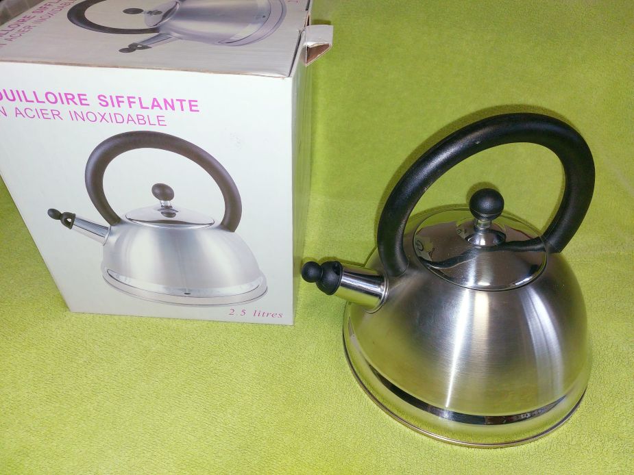 Eladó új 2,5 literes rozsdamentes fütyülős vízforraló teáskanna