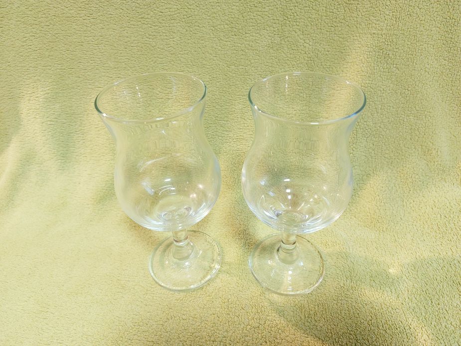 Eladó tulipánforma koktélospohár