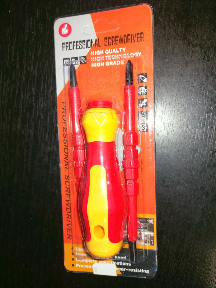 Eladó új Szigetelt Villanyszerelő Csavarhúzó Készlet – Biztonság és Sokoldalúság