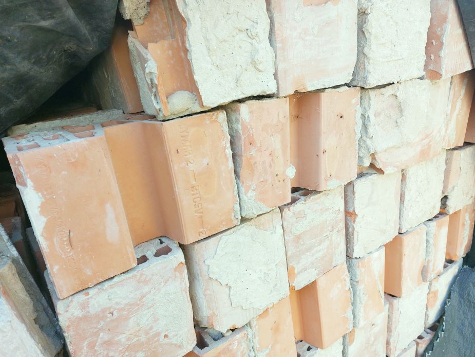 Eladó bontott, részben tisztított ALFA 30 tégla (B30hoz hasonló) kb 8-10nm falazathoz