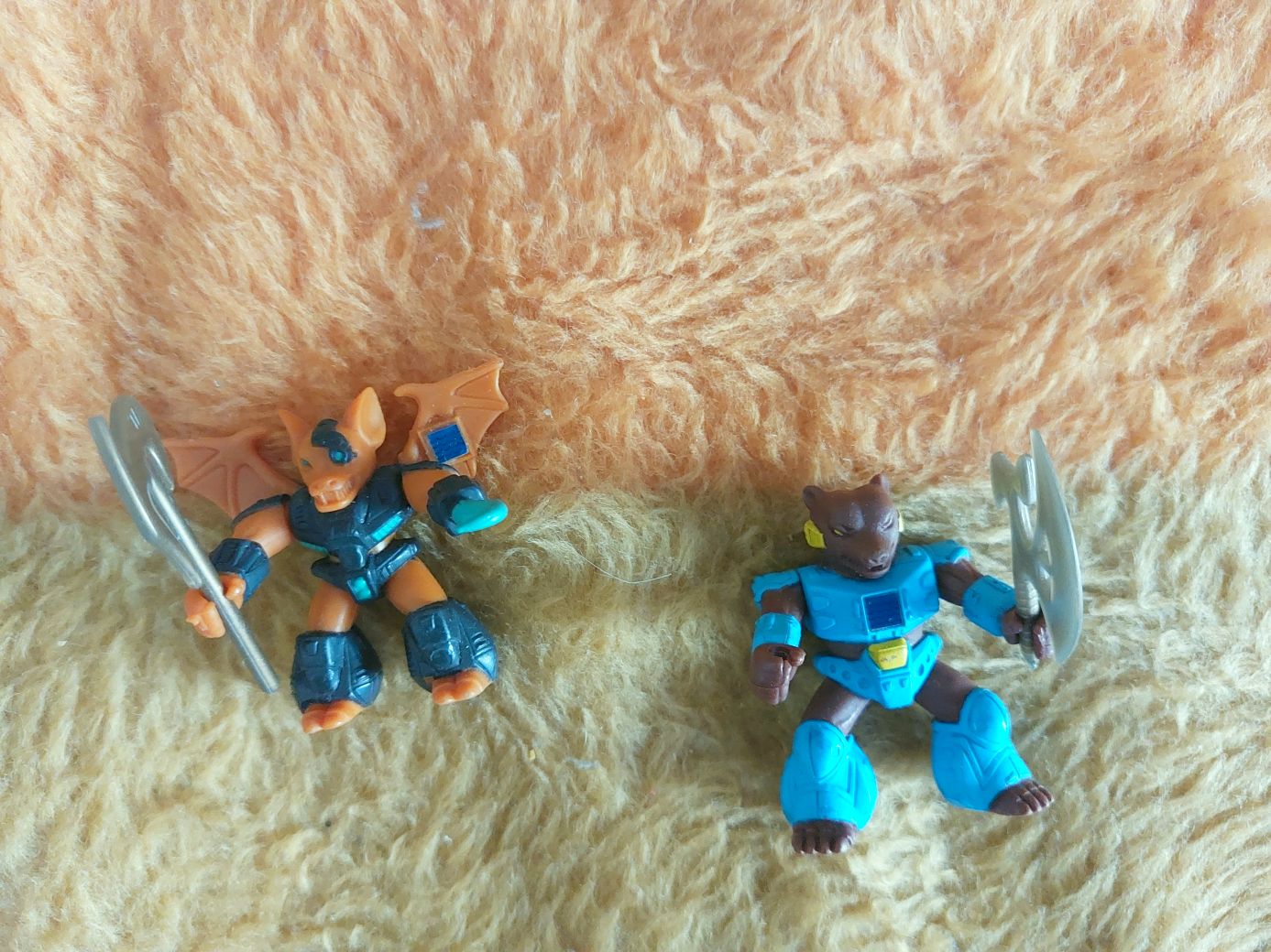 Ritka Battle Beasts Szett: Grizzly Bear (#11) & Blitzkrieg Bat (#12) – Eredeti Fegyverekkel!
