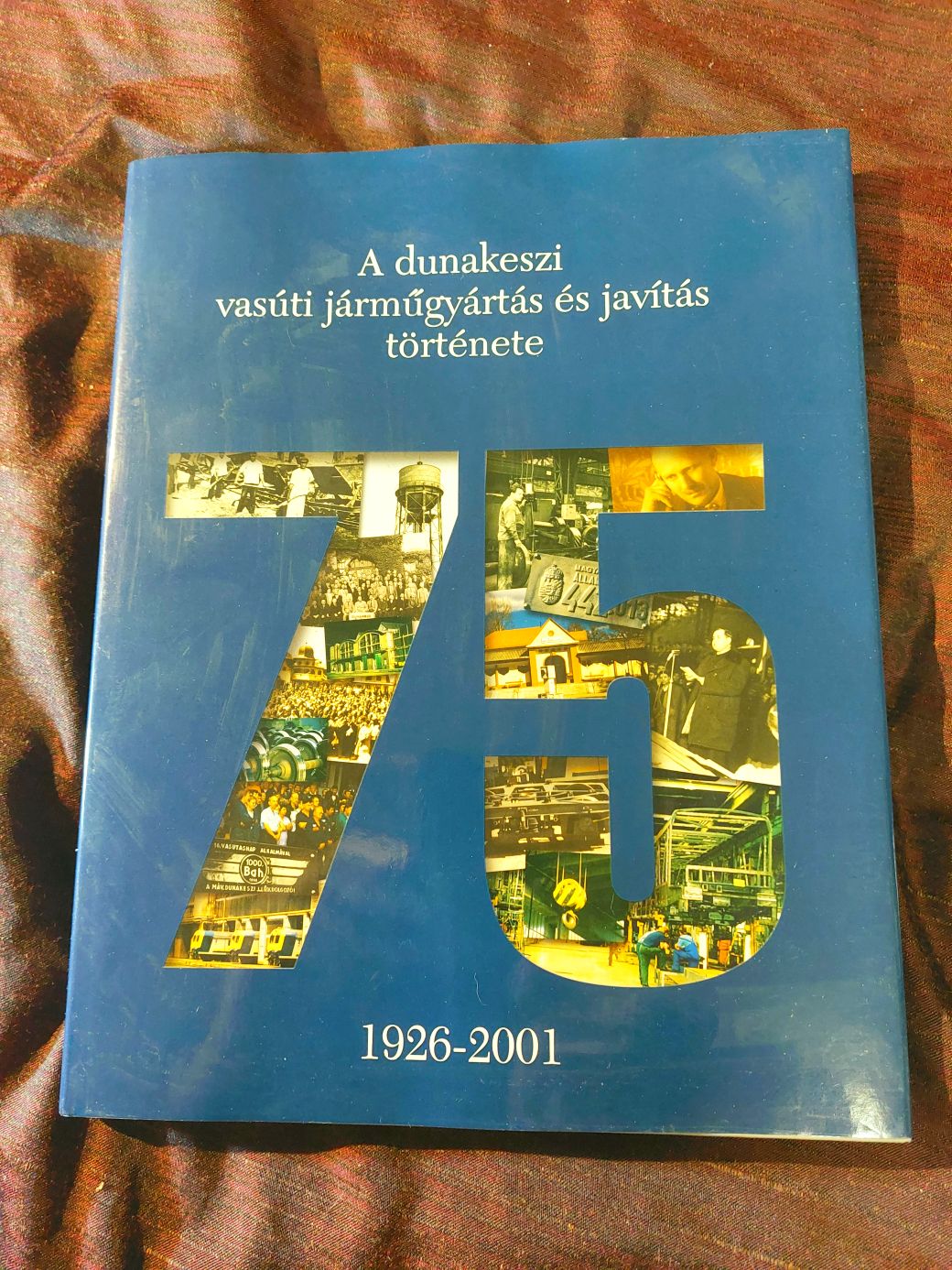 Eladó A dunakeszi vasúti járműgyártás és javítás története 75 év (1926–2001) c. könyv, album
