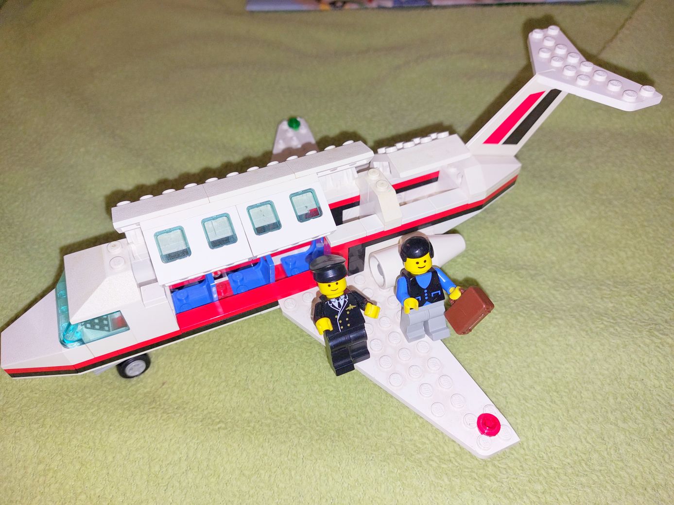 Eladó LEGO 6368 – Sugárhajtású Utasszállító Repülőgép 123 részes építőkészlet