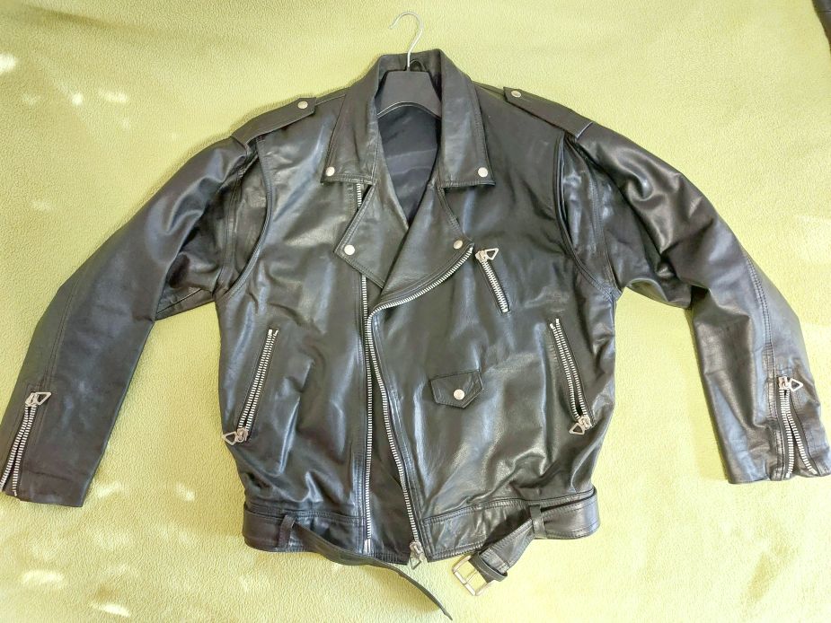 Eladó fekete motoros bőrdzseki, bőrkabát (kb. 175cm magas, 80-90kg férfiméret)
