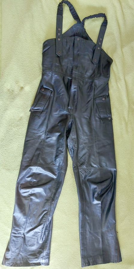Eladó kiváló állapotú motoros bőrnadrág (kb. 175 cm magas, 80-90kg férfiméretben)