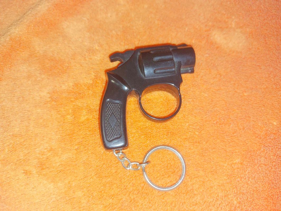 Retro Zenélő Pisztoly Kulcstartó – Működő Trafikáru Játék Ritkaság!