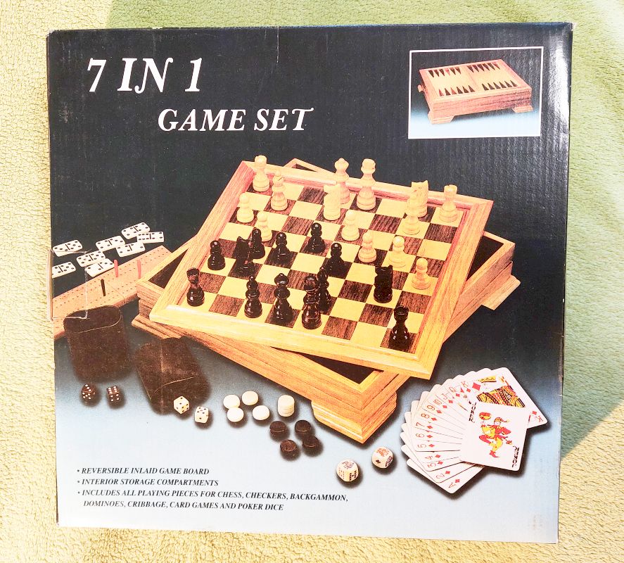 Új 7 klasszikus társasjáték készlet fadobozban (ostábla – backgammon, sakk, crib-cribbage, dominó, dáma – checkers, kockapóker)